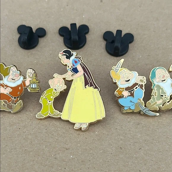 Disney Snow White and Dwarfs Enamel Pin Set - Picture 3 of 9
